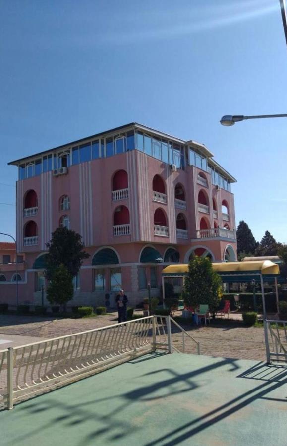 Hotel Meteor New Shtoj Esterno foto